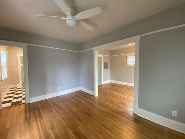 Building Photo - Cute Cottage In Heart of North Park w/A/C and Washer/Dryer