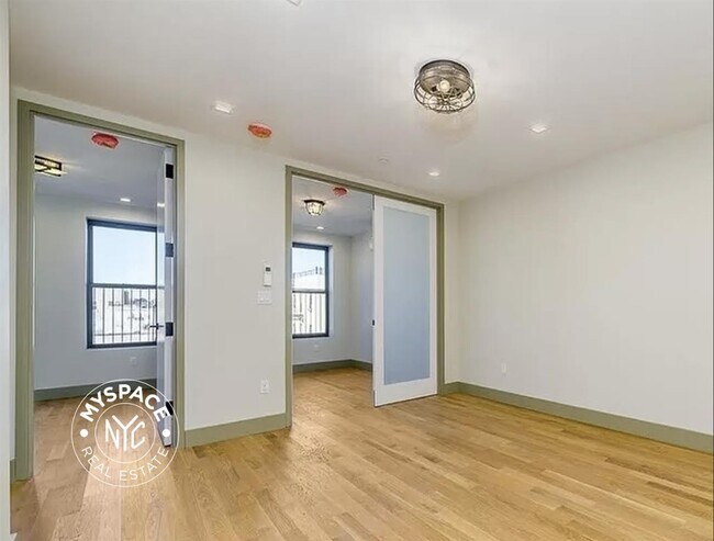 Building Photo - 1631 St Johns Pl