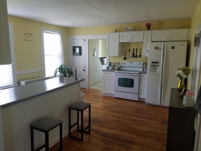 Building Photo - 19 Sanders St