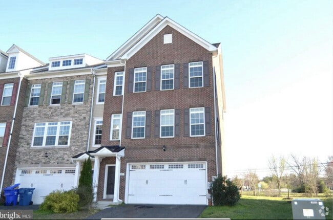 Building Photo - 3505 Flagstone St
