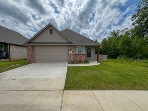 Building Photo - 205 Lindsey Ln