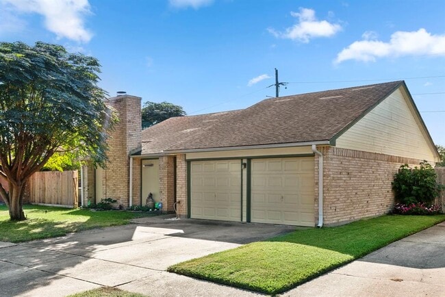Building Photo - 16323 La Luna Dr