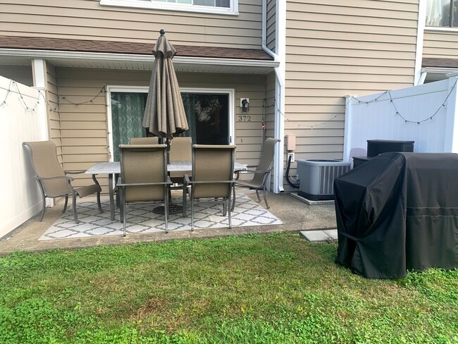 Building Photo - 372 Monticello Dr