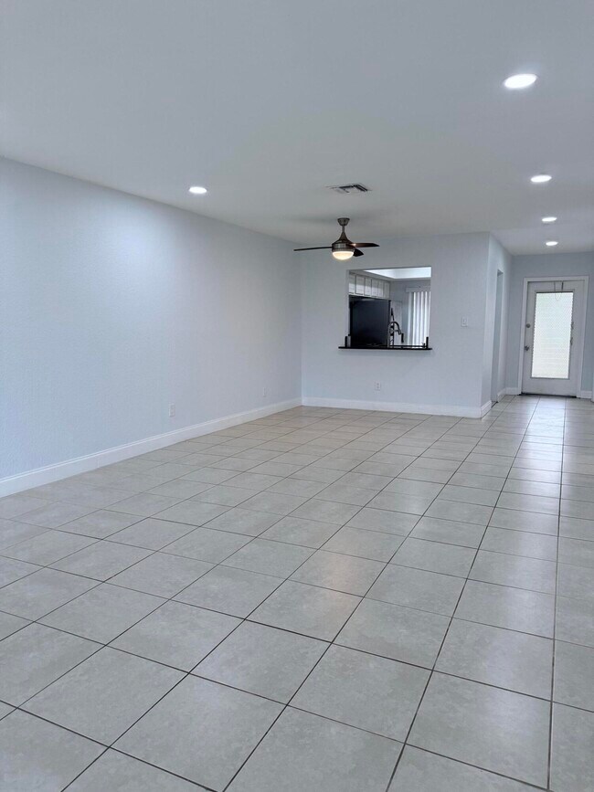 Foto del edificio - 9640 Oakburst Ln