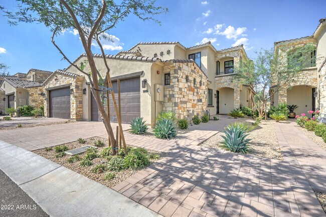 Building Photo - 6500 Camelback Rd