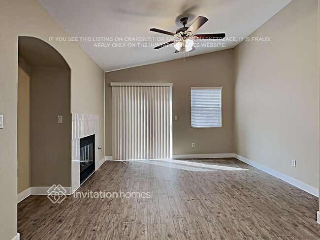 Foto del edificio - 7645 Lookout Hill St