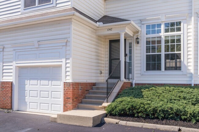 Building Photo - 6342 Downwing Ln