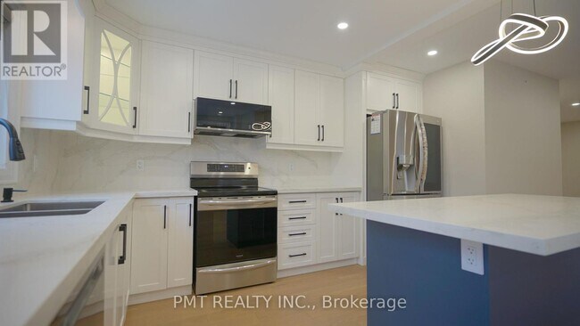 Building Photo - 245 Ravenscroft Rd