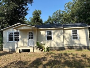 Building Photo - 2236 US-41