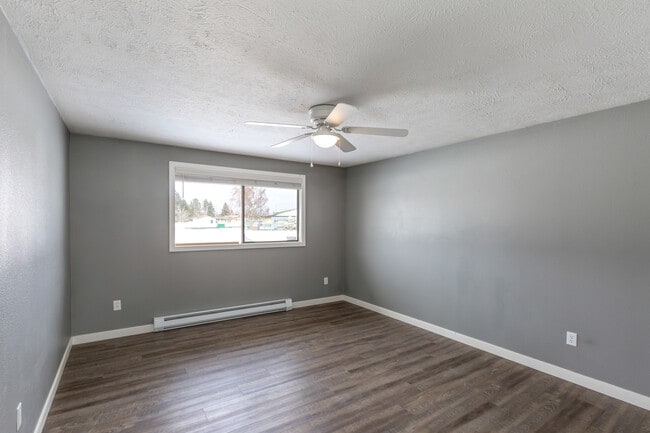 Building Photo - 3507 E 57th Ave