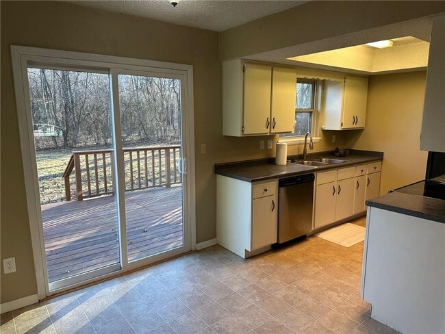Building Photo - 332 W Nightingale Cir
