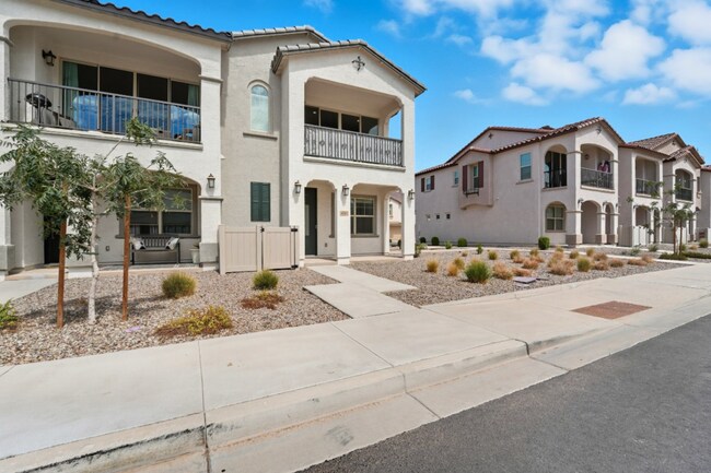 Foto del edificio - Like Brand New Luxurious Modern 3 Bedroom 2 Bath Townhome in Warner Meadow – Rare Rental Opportun...