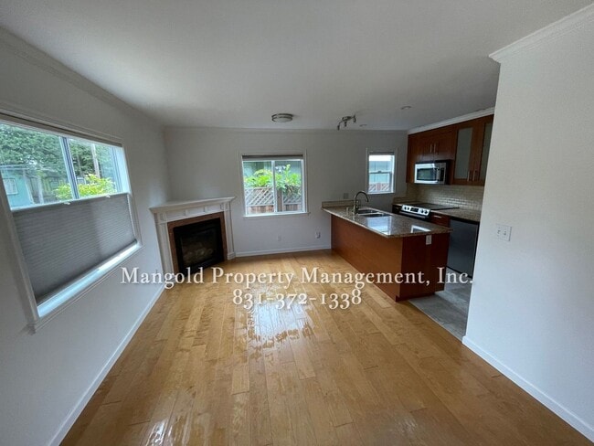 Building Photo - Beautifully Recently Remodeled 2-Bed, 1-Ba...