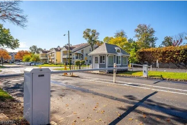 Foto del edificio - 712 Pinehurst Ct