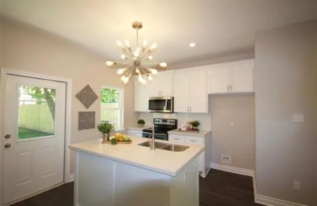 Foto del edificio - 210 Garrotsville St