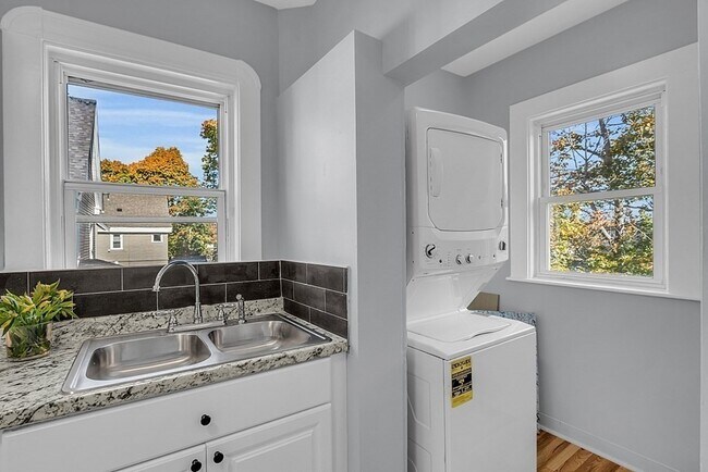 Building Photo - 59 Germain Ave