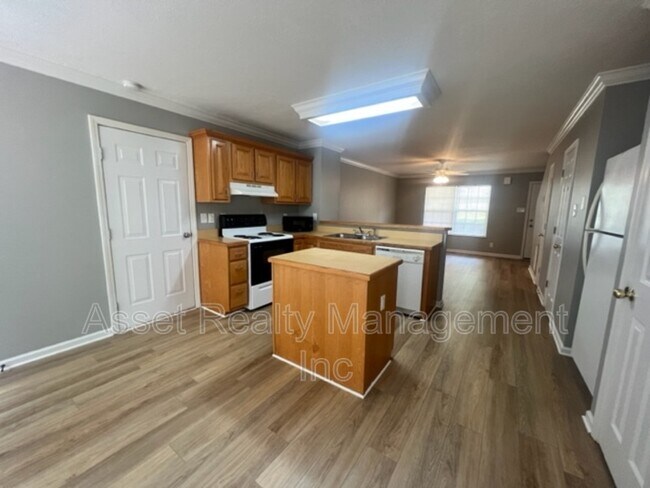 Foto del edificio - 11011 Woody Dr