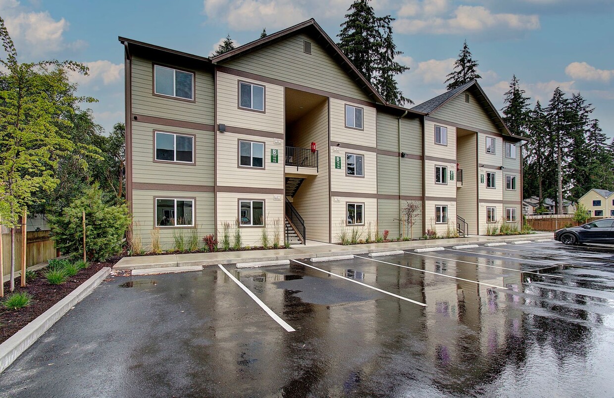 Building Photo - 404 NE 117th Ave
