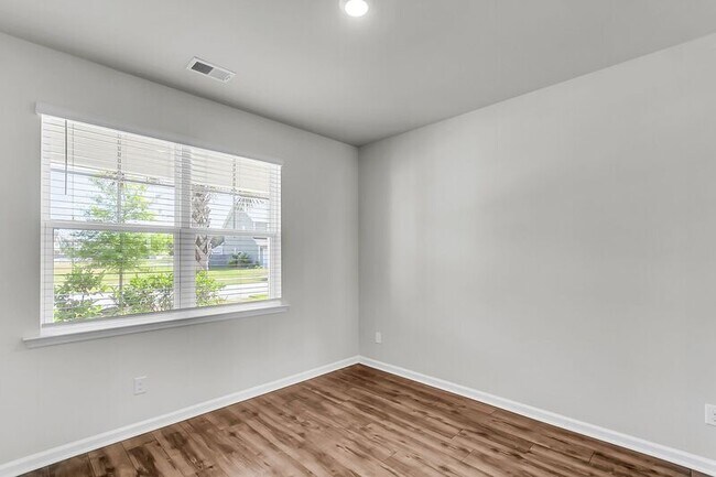 Foto del edificio - 425 Ribiero Dr