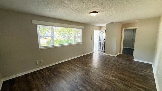 Building Photo - EAST - CHARMING 3 BEDROOM RANCH HOME AVAILABLE NOW!
