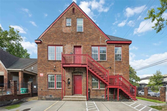 Building Photo - 2602 Isabella St