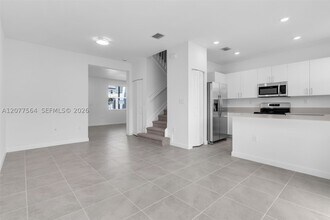 Building Photo - 2660 SE 28th Dr