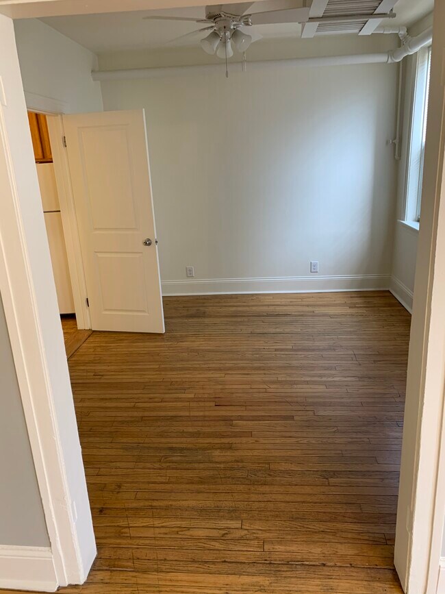 Dining room / den - 2324 N Spaulding Ave