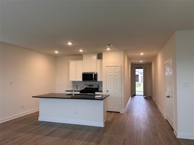 Building Photo - 649 Saxony Dr