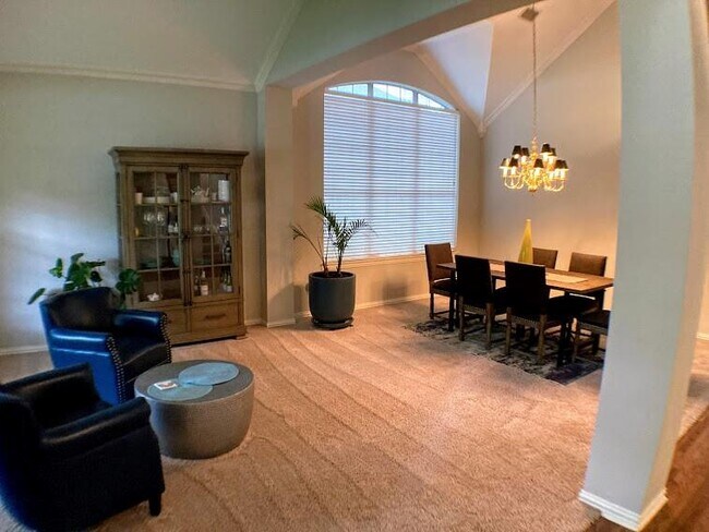 Building Photo - 4428 Creekbend Cir