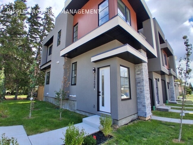 Building Photo - PREMIUM BRIGHT 1 BEDS, 1 BATHS LOWER CORNER UNIT