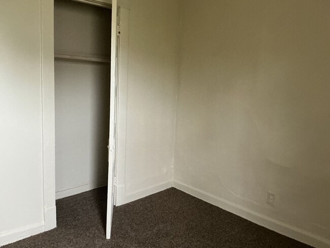 Building Photo - 3254 N 33rd St