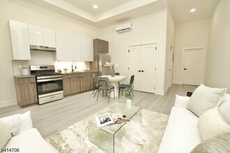 Building Photo - 536 Central Ave