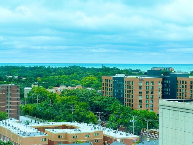 Foto del edificio - 1720 Maple Ave