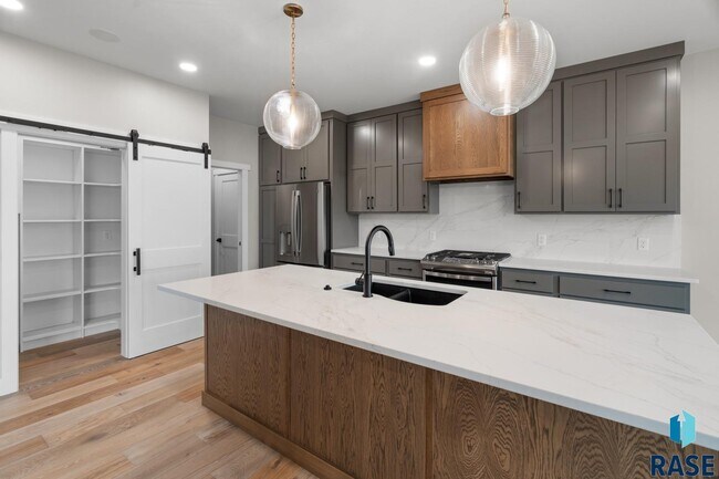 Foto del edificio - 1137 N Thompson Ave