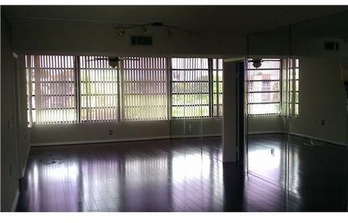 Building Photo - 1709 Whitehall Dr
