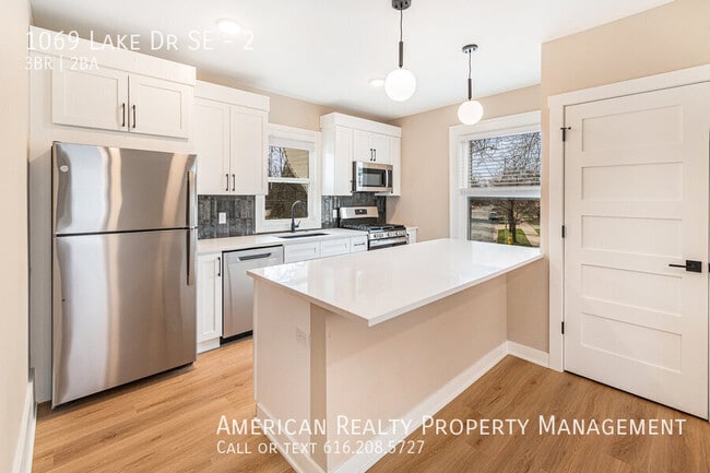 Building Photo - 1069 Lake Dr SE