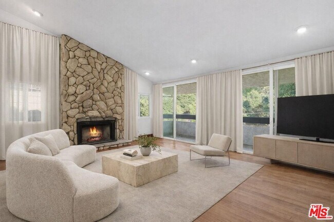 Foto del edificio - 4345 Canoga Ave