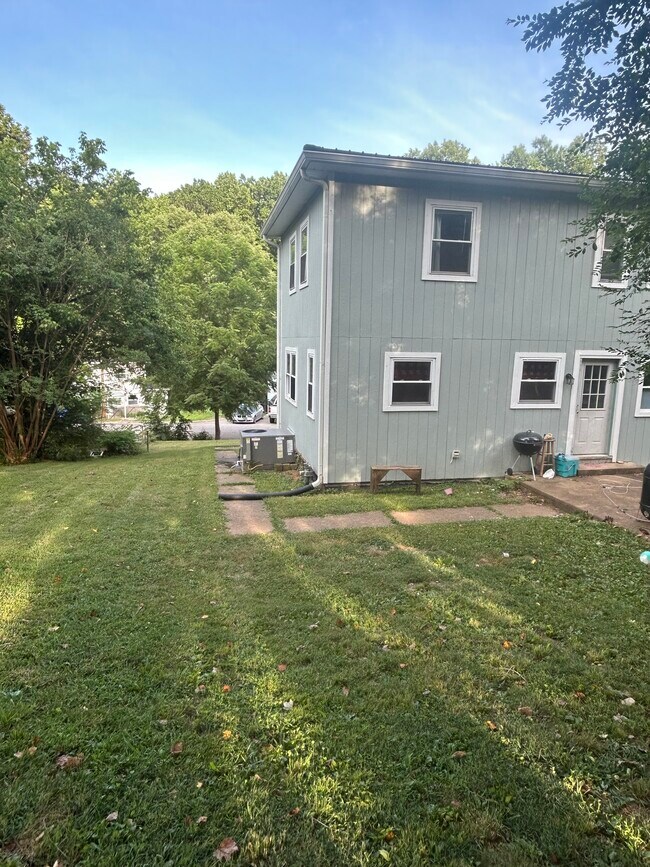 Foto del edificio - 111 Hoyt Ln