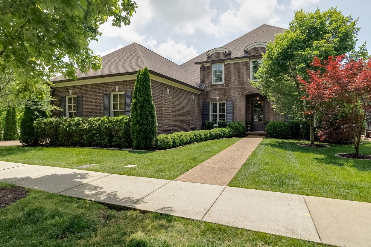 Primary Photo - 209 Lyle Ct