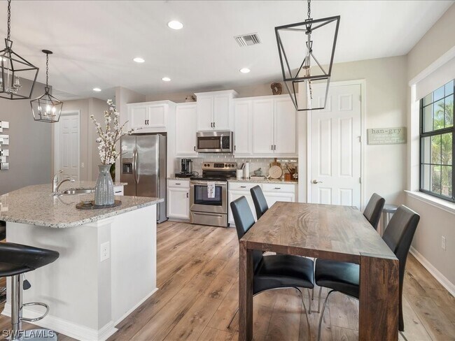 Building Photo - 26111 Palace Ln