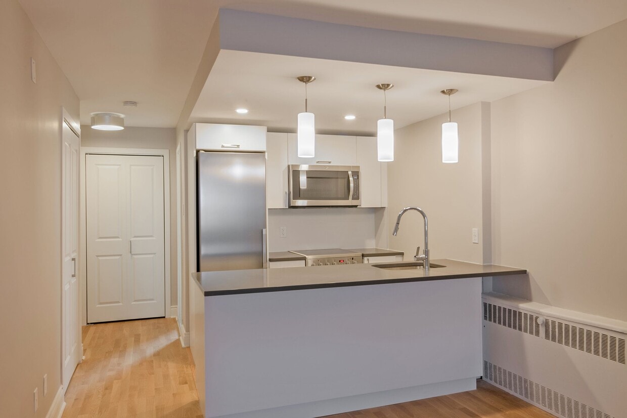 Primary Photo - 3460 Rue Durocher