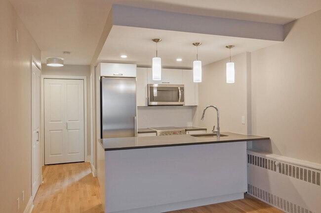 Building Photo - 3460 Rue Durocher