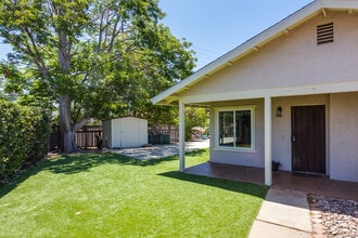 Building Photo - 514 Dove Cir