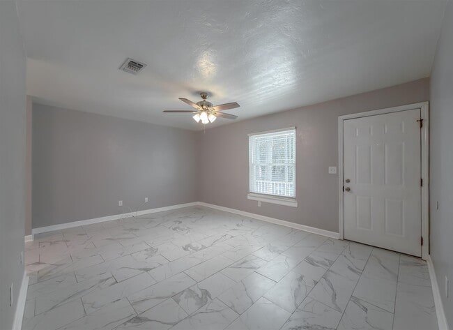 Building Photo - 520 Pasco Ct