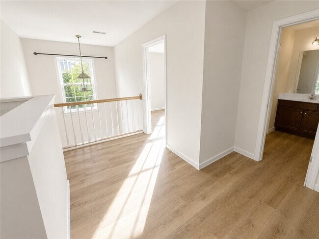 Building Photo - 414 Bentridge Dr