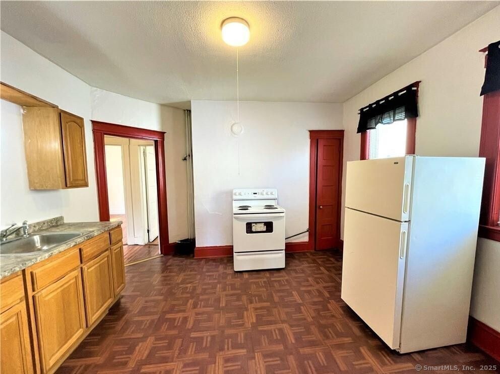 Primary Photo - 40 Cabot St