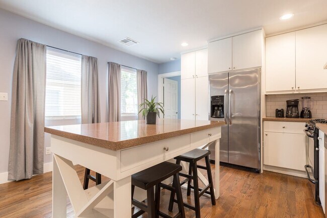 Foto del edificio - 1919 Lombardy St