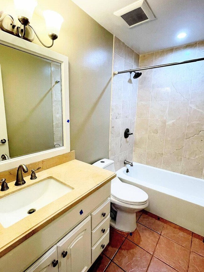 Foto del edificio - 552 Toyon Ave