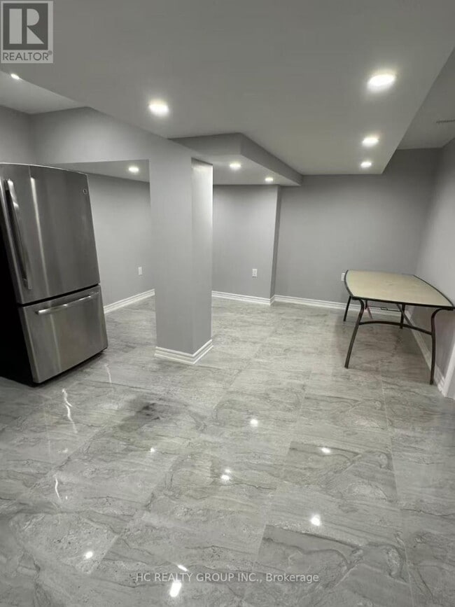 Photo du bâtiment - 75 McCague Ave.