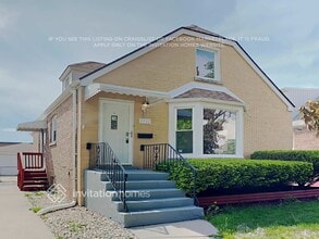 Building Photo - 2332 Leyden Ave